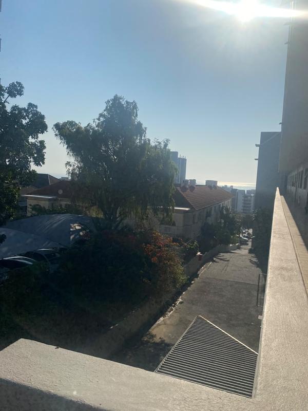 To Let 1 Bedroom Property for Rent in Sea Point Western Cape
